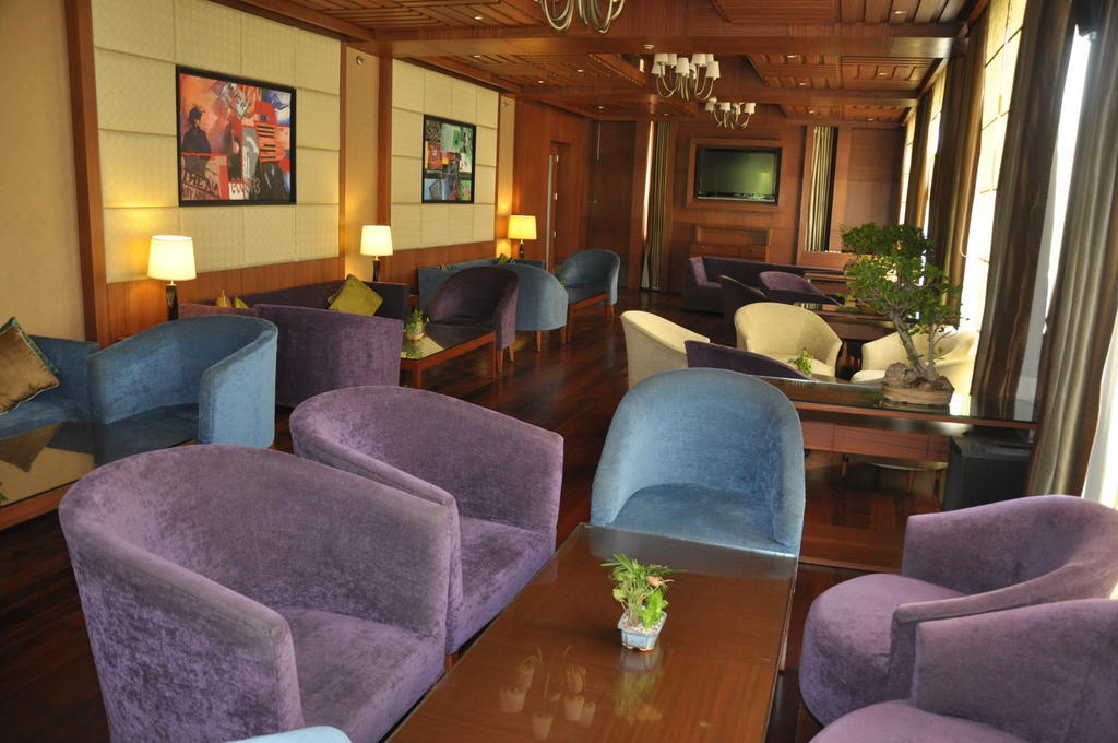 Radisson Blu Suites Gurgaon Bagian luar foto
