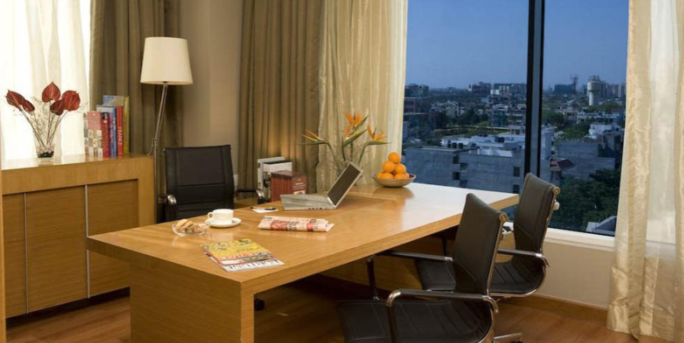 Radisson Blu Suites Gurgaon Bagian luar foto